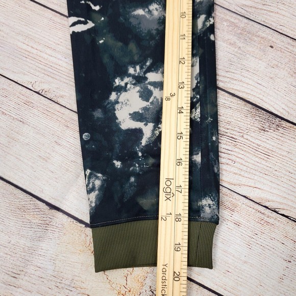 Under Armour Boys Camo Jogger Sweatpants Zip Pockets Youth Size 6 NWT - Picture 8 of 8